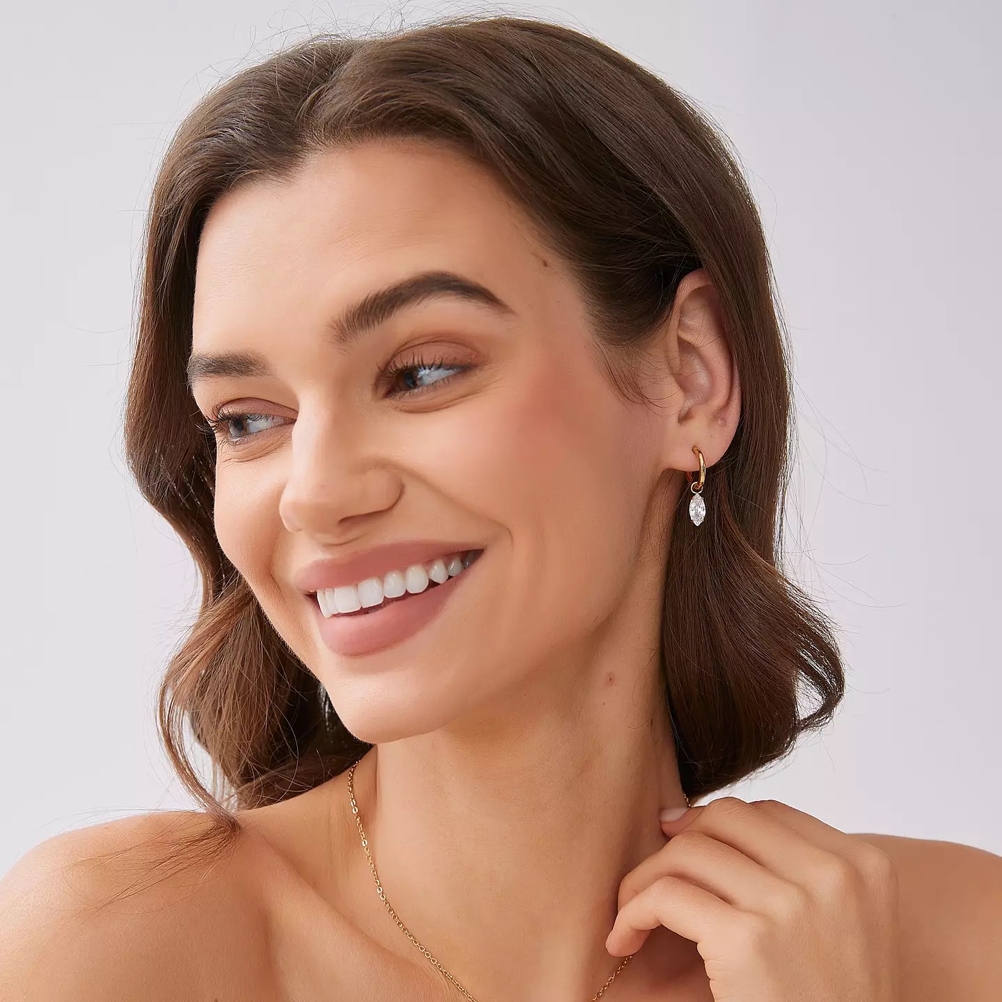 Teardrop huggie Earring, Gold - Bild 2